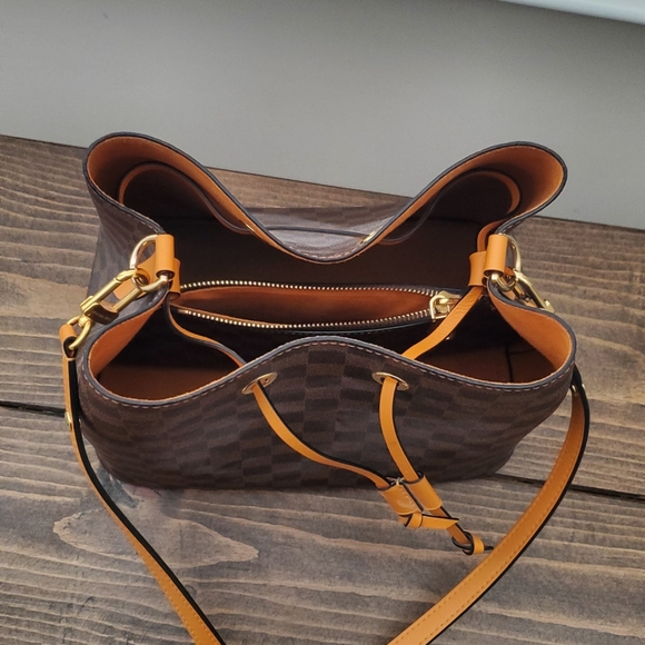 Louis Vuitton Neo Noe - Picture 3 of 6